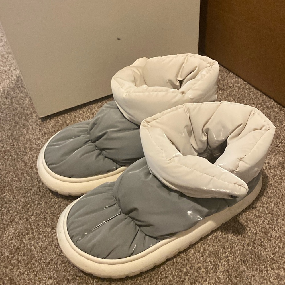 Cozy Waterproof Blue & White Fur-lined Boots